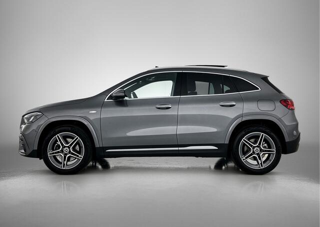 Mercedes-Benz GLA-KLASSE 250 e Business Solution AMG | Trekhaak | Parkeerpakket met achteruitrijcamera | EASY PACK achterklep | Spiegelpakket | Dodehoekassistent | Stoelverwarming voor | KEYLESS GO | Extra USB-poorten |