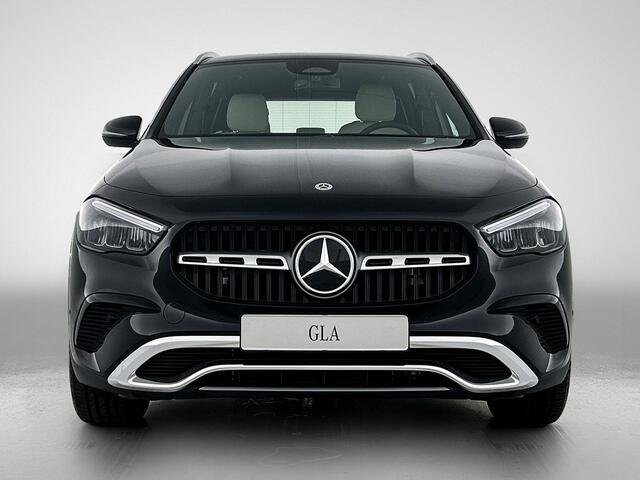 Mercedes-Benz GLA-KLASSE 180 Business Solution Luxury | Trekhaak | Parkeerpakket met achteruitrijcamera | Keyless-Go comfortpakket | GUARD 360 ° Vehicle protection Plus | EASY PACK achterklep | USB-pakket plus |
