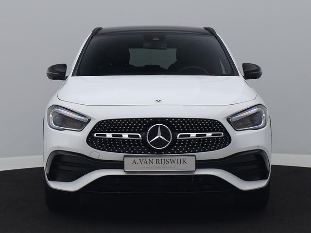 Mercedes-Benz GLA-KLASSE 250 e AMG Line | PANO | 360° | SFEERVERLICHTING | STOELVERWARMING