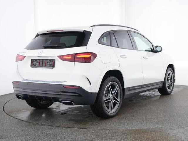 Mercedes-Benz GLA-KLASSE 250 e AMG Face Lift Plug-In Hybride AMG Line Premium Plus | Night Pakket | 11kW Laden | Stuur en Stoelverwarming | Panorama Schuif-Kanteldak. Inclusief 24 maanden MB Certified garantie voor Europa.