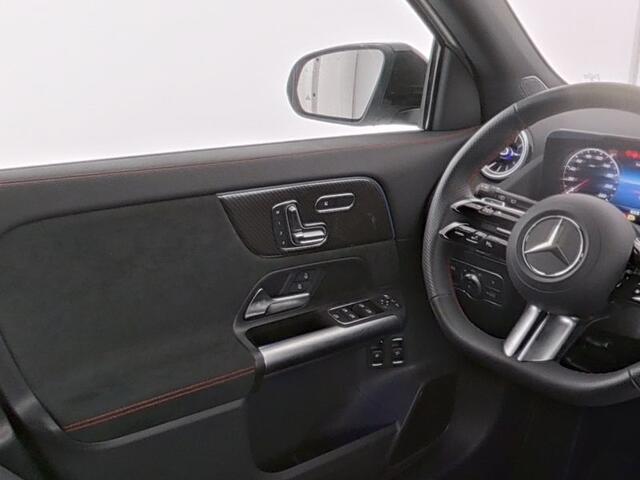 Mercedes-Benz GLA-KLASSE 250 e AMG Face Lift Plug-In Hybride AMG Line Premium Plus | Night Pakket | 11kW Laden | Stuur en Stoelverwarming | Panorama Schuif-Kanteldak. Inclusief 24 maanden MB Certified garantie voor Europa.