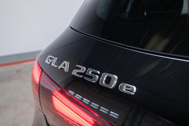 Mercedes-Benz GLA-KLASSE 250 e Business Solution AMG Panorama dak | Trekhaak