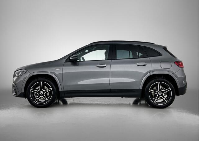 Mercedes-Benz GLA-KLASSE 250 e Business Solution AMG | Trekhaak | Parkeerpakket met 360°-camera | Nightpakket | KEYLESS GO | URBAN GUARD voertuigbescherming plus | EASY PACK achterklep | USB-pakket plus |