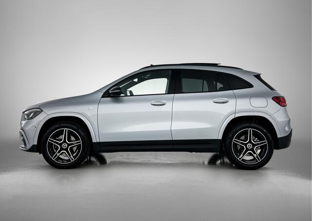 Mercedes-Benz GLA-KLASSE 250 e Business Solution AMG | Nightpakket | Premium Plus pakket | Parkeerpakket met 360°-camera | Head-up display | Dodehoekassistent | KEYLESS GO-comfortpakket | EASY PACK achterklep | Spiegelpakket |