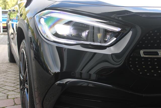 Mercedes-Benz GLA-KLASSE 250e 218PK BUSINESS SOLUTION AMG LIMITED | SFEER VERLICHTING | PANORAMISCH SCHUIF/KANTEL DAK | BURMESTER PREMIUM AUDIO | VERWARMDE VOORSTOELEN | MULTIBEAM LED KOPLAMPEN | APPLE CARPLAY/ANDROID AUTO | 360? CAMERA | DODEHOEK DETECTIE | ELEKTRISCH BEDIENBARE