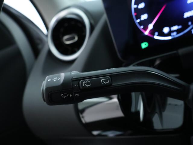 Mercedes-Benz GLA-KLASSE 250 e Face Lift Plug-In Hybride | Trekhaak | AC Laden 11 kW | Stuurverwarming | Stoelverwarming | Achteruitrijcamera | Inclusief 24 maanden MB Certified garantie voor Europa.