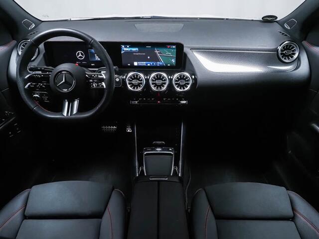 Mercedes-Benz GLA-KLASSE 250 e AMG Face Lift Plug-In Hybride Edition AMG Line | Night Pakket | Panorama Schuif-Kanteldak | Burmester® | Memory Voorstoelen | 360° camera | Distronic. Inclusief 24 maanden MB Certified garantie voor Europa.