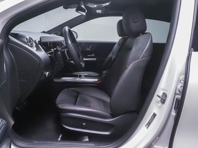 Mercedes-Benz GLA-KLASSE 250 e AMG Face Lift Plug-In Hybride Edition AMG Line | Night Pakket | Panorama Schuif-Kanteldak | Burmester® | Memory Voorstoelen | 360° camera | Distronic. Inclusief 24 maanden MB Certified garantie voor Europa.