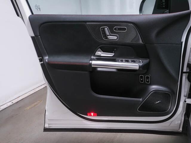 Mercedes-Benz GLA-KLASSE 250 e AMG Face Lift Plug-In Hybride Edition AMG Line | Night Pakket | Panorama Schuif-Kanteldak | Burmester® | Memory Voorstoelen | 360° camera | Distronic. Inclusief 24 maanden MB Certified garantie voor Europa.