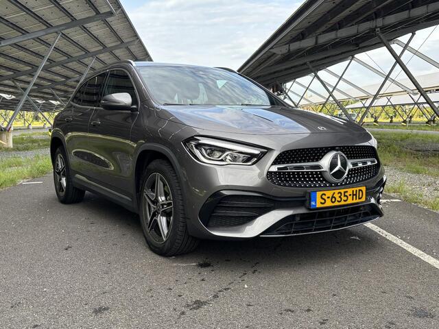 Mercedes-Benz GLA-KLASSE 250 e AMG Line | Panoramadak | Elektrische achterklep | Trekhaak | Stoelverwarming | Sfeerverlichting |