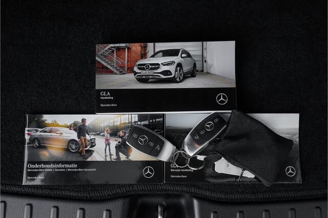 Mercedes-Benz GLA-KLASSE 200 AMG Line Pano Night Stoelverw Trekhaak