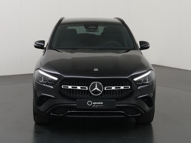 Mercedes-Benz GLA-KLASSE 250 e Business Solution Luxury | Trekhaak | Stoelverwarming | Achteruitrijcamera | Getint glas |