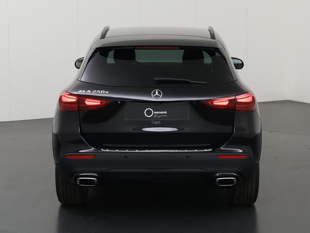 Mercedes-Benz GLA-KLASSE 250 e Business Solution Luxury | Trekhaak | Stoelverwarming | Achteruitrijcamera | Getint glas |