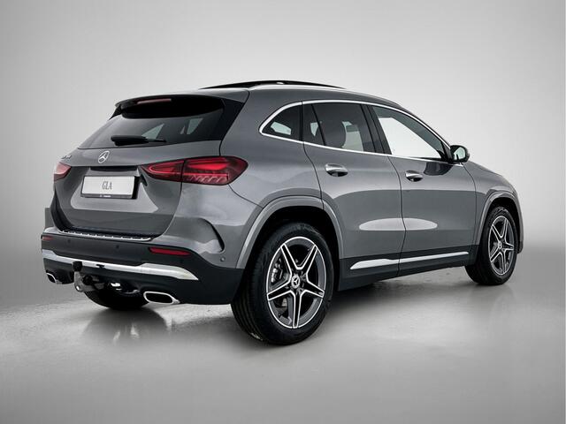 Mercedes-Benz GLA-KLASSE 180 Business Solution AMG | Premium Plus pakket | Trekhaak | Smartphone integratie | Multibeam LED | 360° camera | Head-up display | Panoramaschuifdak |