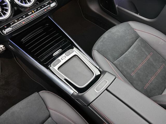 Mercedes-Benz GLA-KLASSE 180 Business Solution AMG | Trekhaak | Advanced Sound System | Multibeam LED | Panoramaschuifdak | Smartphone integratie | EASY PACK achterklep | Keyless-Go comfortpakket |
