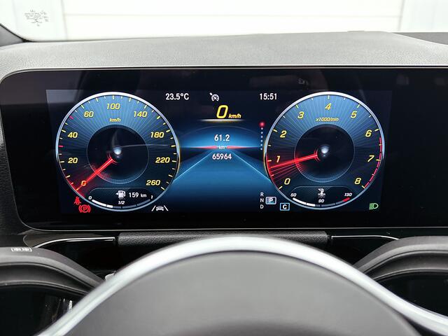 Mercedes-Benz GLA-KLASSE 200 Luxury line | Night pakket | Trekhaak afn. kogel | Panorama schuifdak | Parkeer pakket | Stoelverwarming | Inclusief 24 maanden MB Certified garantie voor Europa.