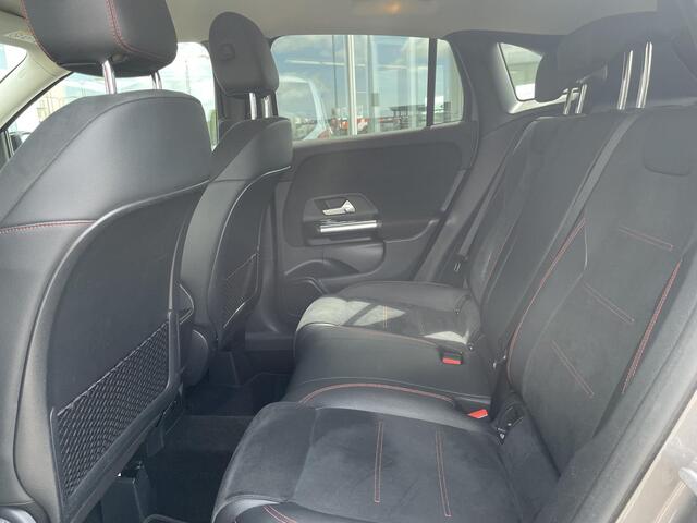 Mercedes-Benz GLA-KLASSE 250 e | AMG Line | Nightpakket | Night pakket | Parkeersensoren | Widescreen | Stoelverwarming voor | Easy Pack achterklep