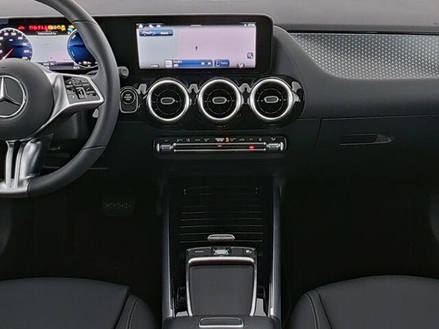 Mercedes-Benz GLA-KLASSE 250 e Plug-In Hybride Panorama Schuif-Kanteldak | Distronic | Sound system | Parkeerpakket met achteruitrijcamera | Stuur en Stoelverwarming. Inclusief 24 maanden MB Certified garantie voor Europa.