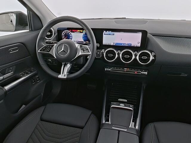 Mercedes-Benz GLA-KLASSE 250 e Plug-In Hybride Panorama Schuif-Kanteldak | Distronic | Sound system | Parkeerpakket met achteruitrijcamera | Stuur en Stoelverwarming. Inclusief 24 maanden MB Certified garantie voor Europa.