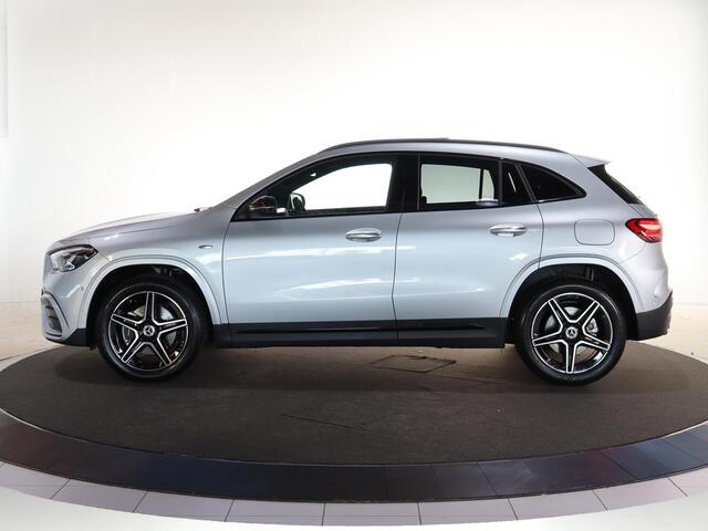Mercedes-Benz GLA-KLASSE 250e Business Solution AMG | Night | Panoramadak | Parkeercamera | Stoelverwarming | Sfeerverlichting |