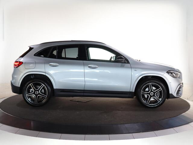 Mercedes-Benz GLA-KLASSE 250e Business Solution AMG | Night | Panoramadak | Parkeercamera | Stoelverwarming | Sfeerverlichting |