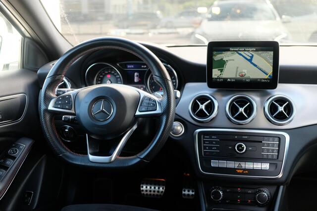 Mercedes-Benz GLA-KLASSE 180 122pk 7G-DCT Business Solution AMG | AMG Styling | Navi | Cruise | Panoramdak | Stoelverwarming | PDC
