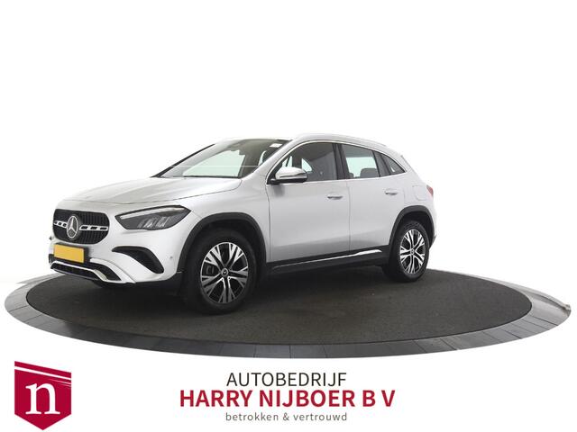 Mercedes-Benz GLA-KLASSE 250 e Business Line Zwarte hemelbekleding / Navigatie / Keyless start