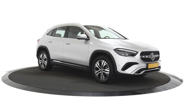 Mercedes-Benz GLA-KLASSE 250 e Business Line Zwarte hemelbekleding / Navigatie / Keyless start