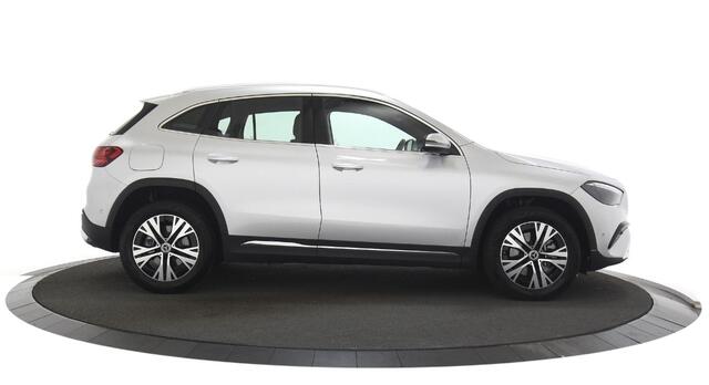 Mercedes-Benz GLA-KLASSE 250 e Business Line Zwarte hemelbekleding / Navigatie / Keyless start