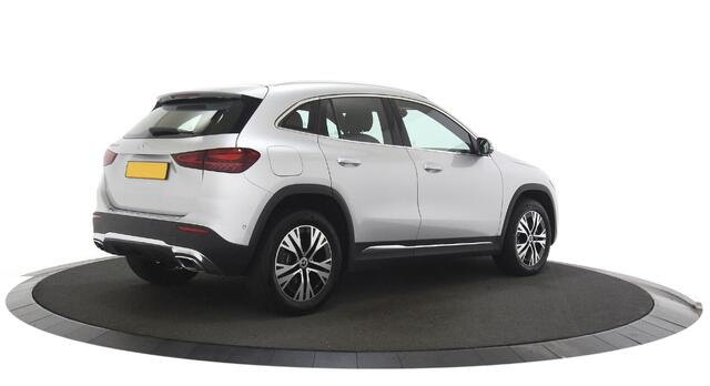 Mercedes-Benz GLA-KLASSE 250 e Business Line Zwarte hemelbekleding / Navigatie / Keyless start