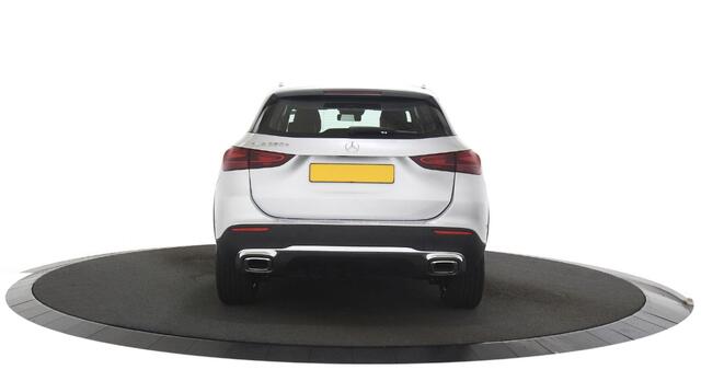 Mercedes-Benz GLA-KLASSE 250 e Business Line Zwarte hemelbekleding / Navigatie / Keyless start