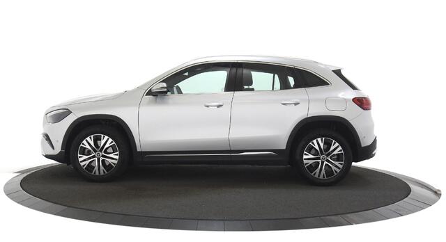Mercedes-Benz GLA-KLASSE 250 e Business Line Zwarte hemelbekleding / Navigatie / Keyless start