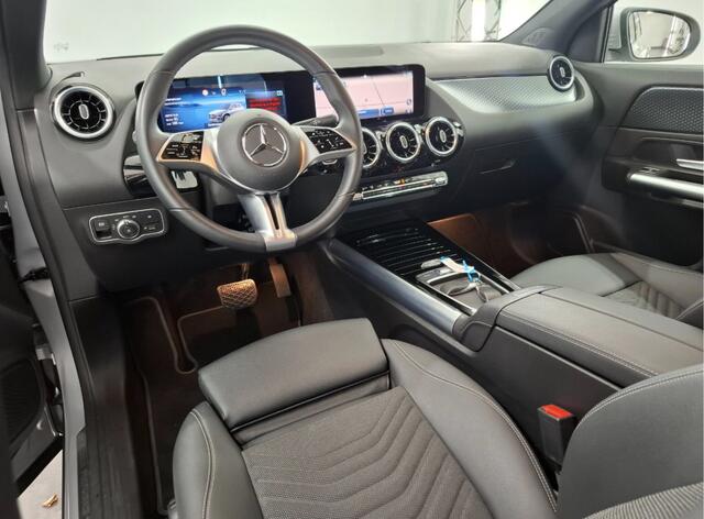 Mercedes-Benz GLA-KLASSE 250 e Business Line Zwarte hemelbekleding / Navigatie / Keyless start