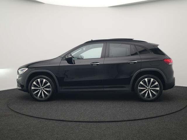 Mercedes-Benz GLA-KLASSE 250e Style Plug In Hybrid 218pk Dealer O.H PHEV | Panodak | Adaptive Cruise | Lederen Sportstoelen Verwarmd | Sfeerverlichting | Apple Carplay | Camera | Keyless | Blis | Navi | DAB |