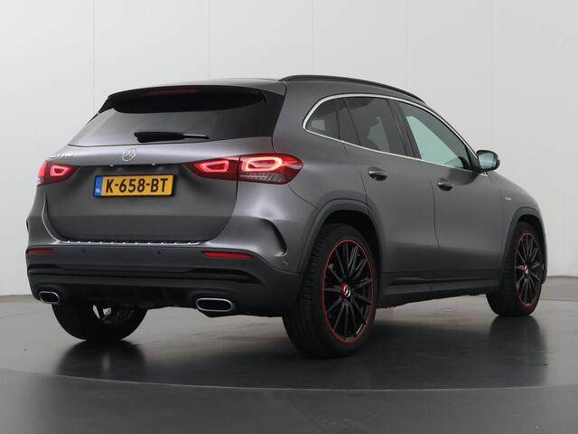 Mercedes-Benz GLA-KLASSE 200 AMG Line | Panoramadak | Stoelverwarming | Achteruitrijcamera | High Peformance koplampen |