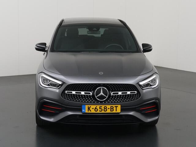 Mercedes-Benz GLA-KLASSE 200 AMG Line | Panoramadak | Stoelverwarming | Achteruitrijcamera | High Peformance koplampen |
