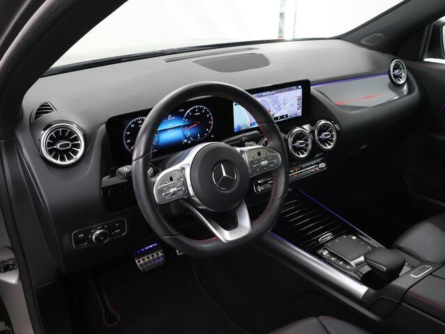 Mercedes-Benz GLA-KLASSE 200 AMG Line | Panoramadak | Stoelverwarming | Achteruitrijcamera | High Peformance koplampen |