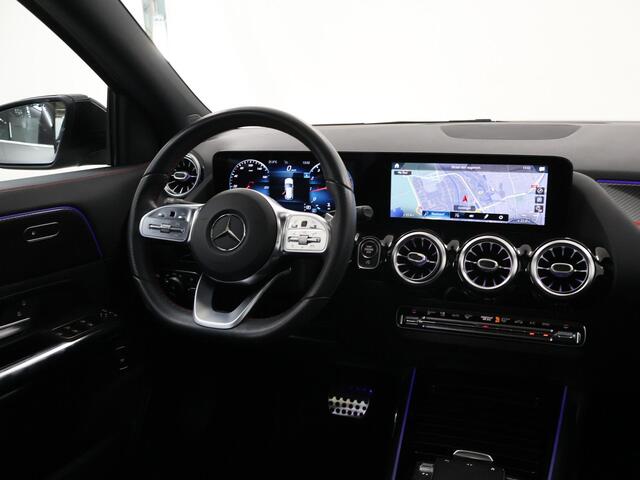 Mercedes-Benz GLA-KLASSE 200 AMG Line | Panoramadak | Stoelverwarming | Achteruitrijcamera | High Peformance koplampen |