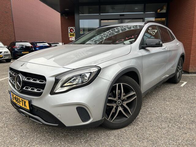 Mercedes-Benz GLA-KLASSE 180 Premium Night Pakket 51.000 KM!!! // FULL LED // NAVI // 360 CAMERA // ADAPTIV. CRUISE // PDC V+A // DAB // ELEK. KOFFERKLEP