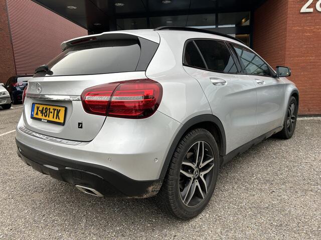 Mercedes-Benz GLA-KLASSE 180 Premium Night Pakket 51.000 KM!!! // FULL LED // NAVI // 360 CAMERA // ADAPTIV. CRUISE // PDC V+A // DAB // ELEK. KOFFERKLEP