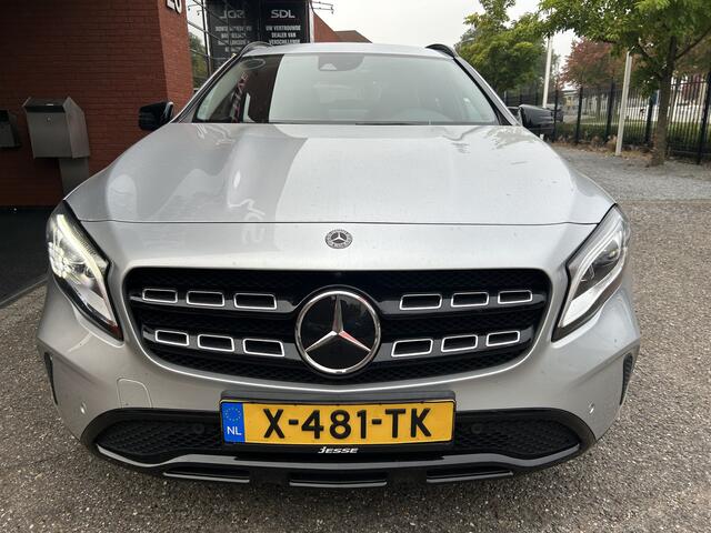 Mercedes-Benz GLA-KLASSE 180 Premium Night Pakket 51.000 KM!!! // FULL LED // NAVI // 360 CAMERA // ADAPTIV. CRUISE // PDC V+A // DAB // ELEK. KOFFERKLEP