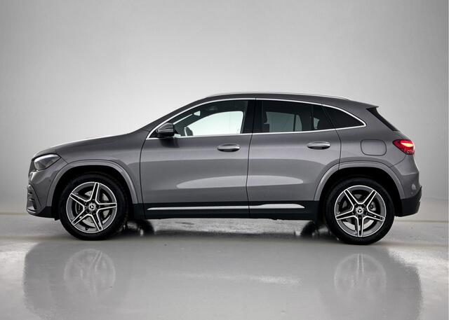 Mercedes-Benz GLA-KLASSE 250e AMG-Line | Adaptieve Cruise Control Distronic | Sfeerverlichting | Winterpakket: Stuur en Stoelverwarming | Privacy Glass | Sfeerverlichting | Apple CarPlay | DAB+ | Inclusief 24 maanden MB Certified garantie voor Europa.