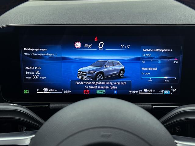 Mercedes-Benz GLA-KLASSE 250e AMG-Line | Adaptieve Cruise Control Distronic | Sfeerverlichting | Winterpakket: Stuur en Stoelverwarming | Privacy Glass | Sfeerverlichting | Apple CarPlay | DAB+ | Inclusief 24 maanden MB Certified garantie voor Europa.