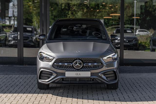 Mercedes-Benz GLA-KLASSE 250e Business Solution AMG | Panoramaschuifdak | Premium Plus | 360°-camera | Augmented Reality Navigation | Stoelverwarming | Head-up display | Dodehoekassistent |