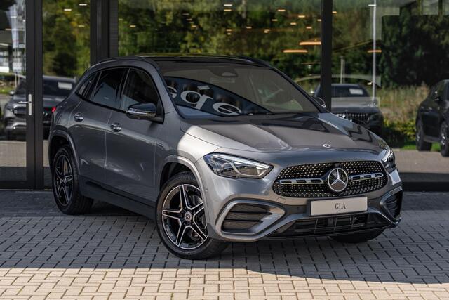 Mercedes-Benz GLA-KLASSE 250e Business Solution AMG | Panoramaschuifdak | Premium Plus | 360°-camera | Augmented Reality Navigation | Stoelverwarming | Head-up display | Dodehoekassistent |