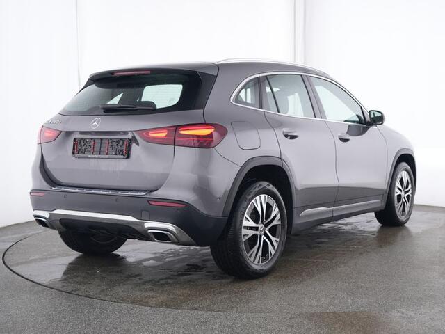 Mercedes-Benz GLA-KLASSE 250 e Plug-In Hybride Achteruitrijcamera | Ledkoplampen | 11kW Laden | Easy Pack achterklep | Stuur en Stoelverwarming. Inclusief 24 maanden MB Certified garantie voor Europa.