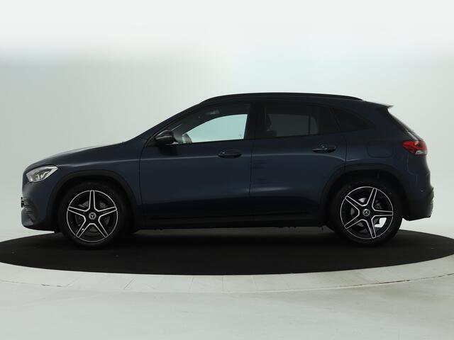 Mercedes-Benz GLA-KLASSE 200 Business Solution AMG | Achteruitrijcamera | Nightpakket | Sfeerverlichting | Apple Carplay | Inclusief 24 maanden MB Certified garantie voor Europa.