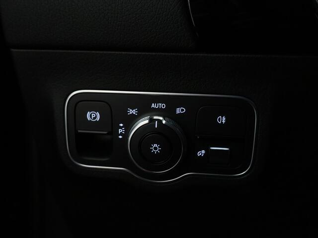 Mercedes-Benz GLA-KLASSE 200 Business Solution AMG | Achteruitrijcamera | Nightpakket | Sfeerverlichting | Apple Carplay | Inclusief 24 maanden MB Certified garantie voor Europa.