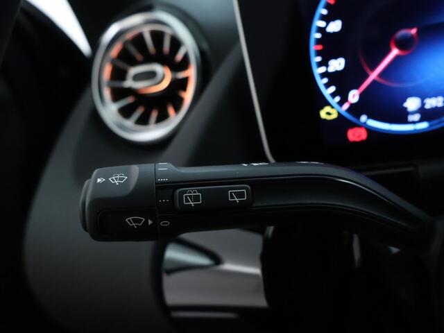 Mercedes-Benz GLA-KLASSE 200 Business Solution AMG | Achteruitrijcamera | Nightpakket | Sfeerverlichting | Apple Carplay | Inclusief 24 maanden MB Certified garantie voor Europa.