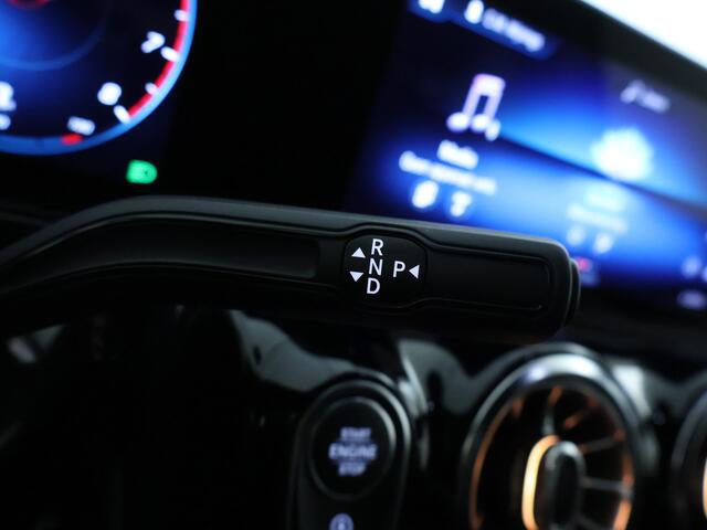 Mercedes-Benz GLA-KLASSE 200 Business Solution AMG | Achteruitrijcamera | Nightpakket | Sfeerverlichting | Apple Carplay | Inclusief 24 maanden MB Certified garantie voor Europa.
